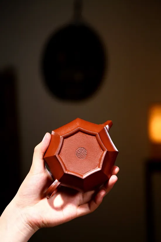Yixing Zisha Teapot - Eight Facets | Award-Winning Artistry 1