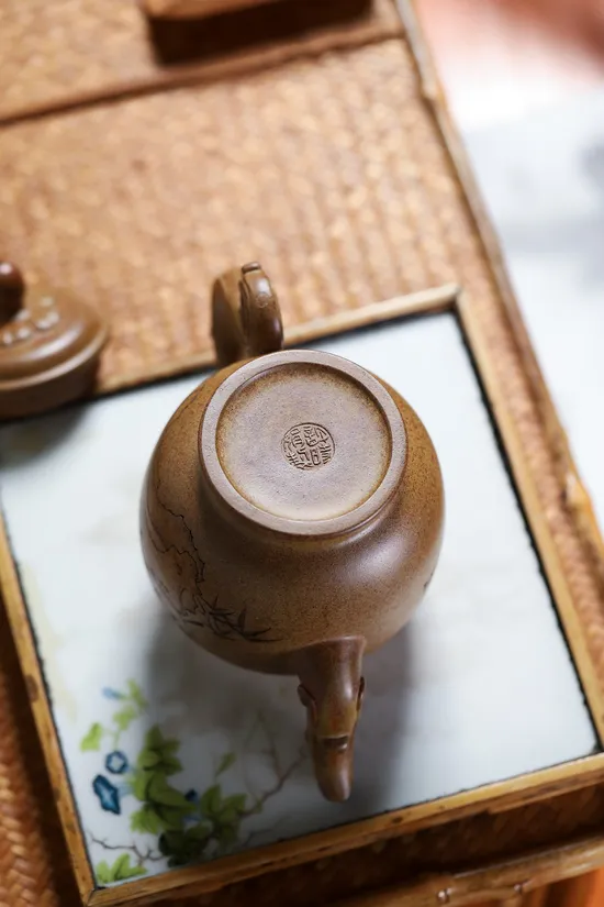 Premium Yixing Zisha Teapot | Handcrafted Clay Art | Xu Shijuan 2