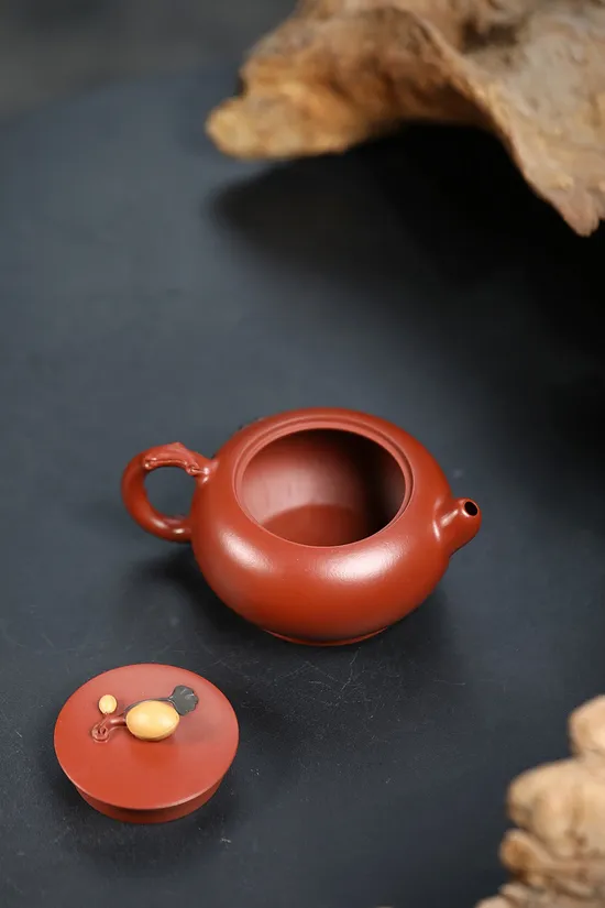Premium Yixing Zisha Teapot – Handcrafted Crimson Clay Artistry 1