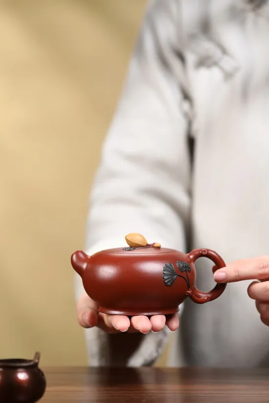 Premium Yixing Zisha Teapot – Handcrafted Crimson Clay Artistry 2