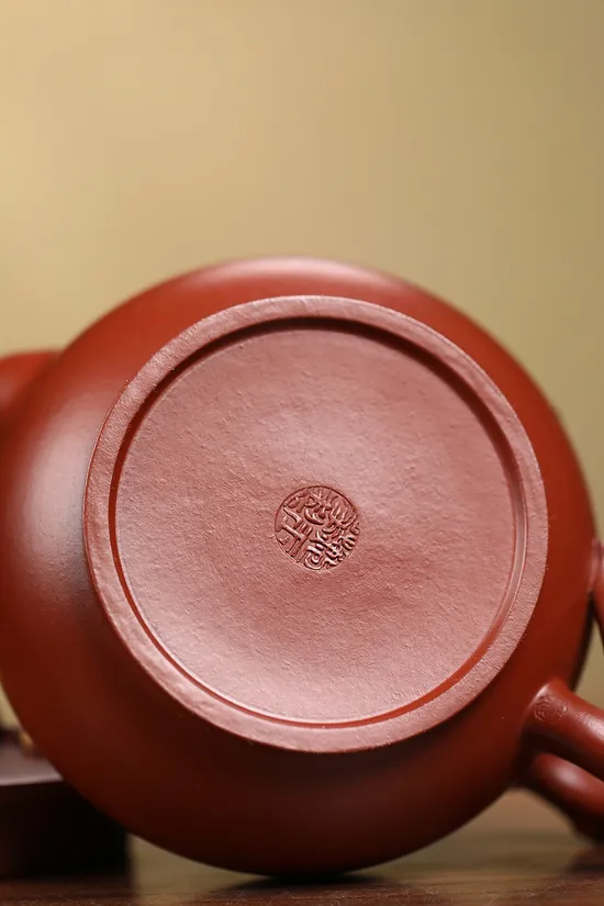 Premium Yixing Zisha Teapot – Handcrafted Crimson Clay Artistry 4
