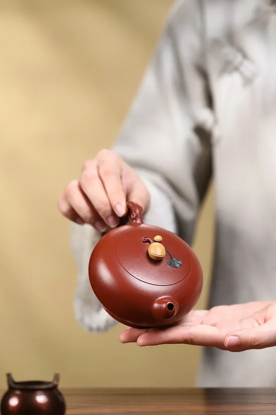 Premium Yixing Zisha Teapot – Handcrafted Crimson Clay Artistry 5