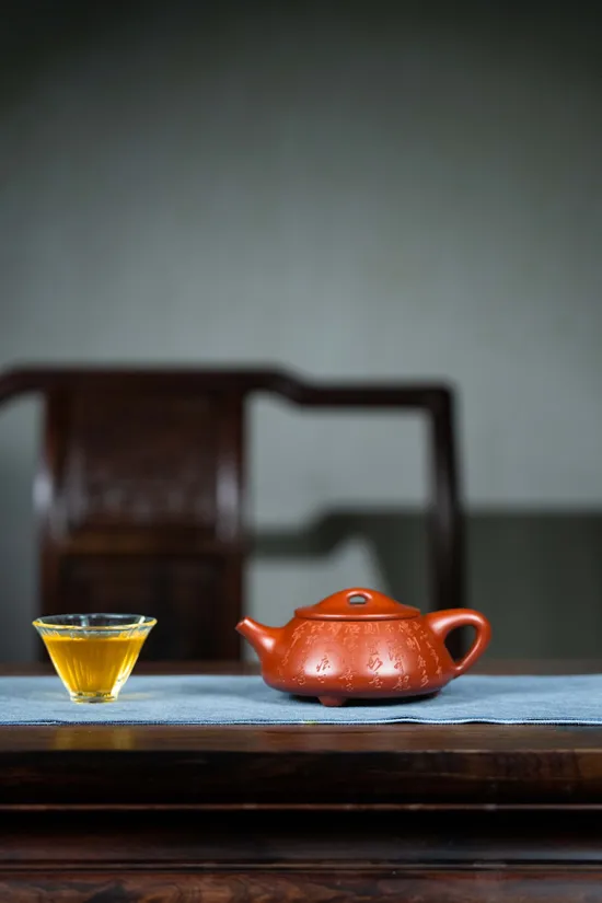 Yixing Zisha Teapot - Classic Shipiao Design, Handcrafted Ceramics 1