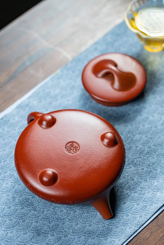 Yixing Zisha Teapot - Classic Shipiao Design, Handcrafted Ceramics 3