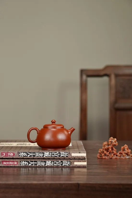 Ming Style Yixing Clay Teapot | Handcrafted Zisha Art for Tea Brewing 3
