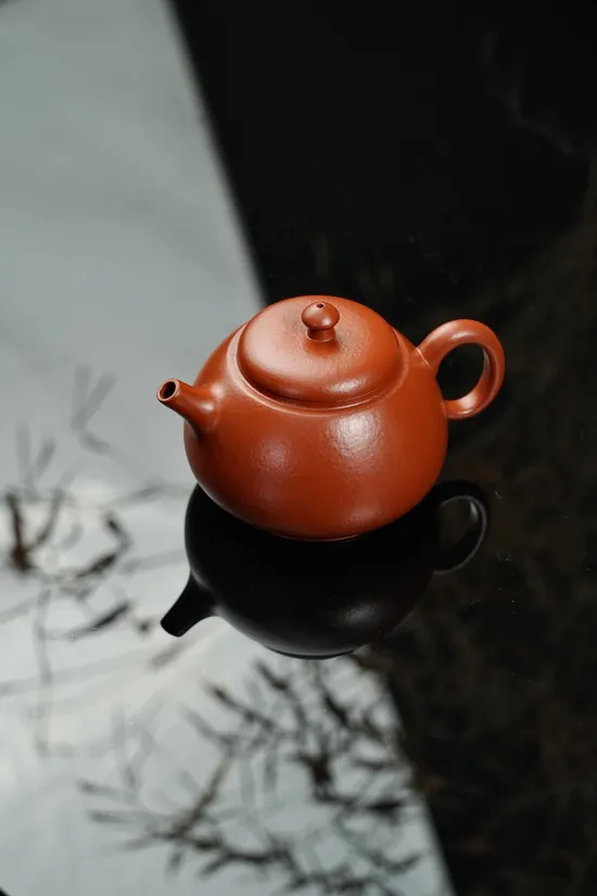 Ming Style Yixing Clay Teapot | Handcrafted Zisha Art for Tea Brewing 4