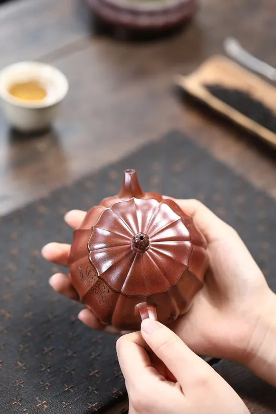 Yixing Zisha Teapot | Handcrafted Clay Artistry & Collectible Design 1