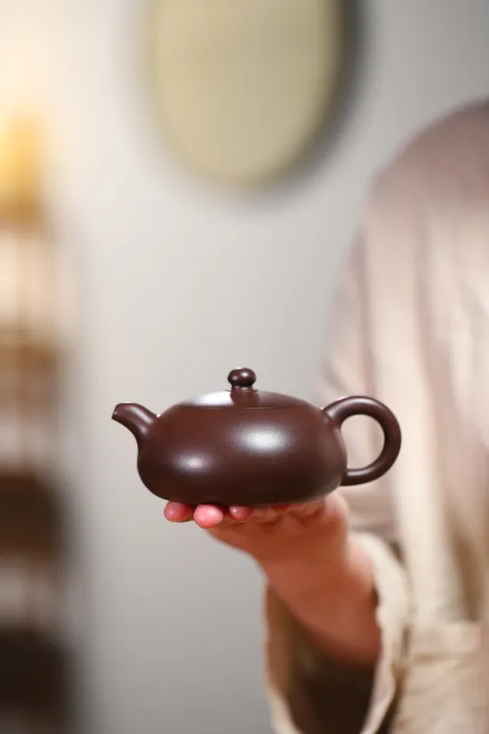 Handcrafted Yixing Purple Clay Half-Moon Teapot - Artisan Craftsmanship 4