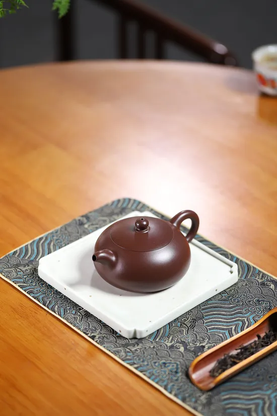 Handcrafted Yixing Purple Clay Half-Moon Teapot - Artisan Craftsmanship 5