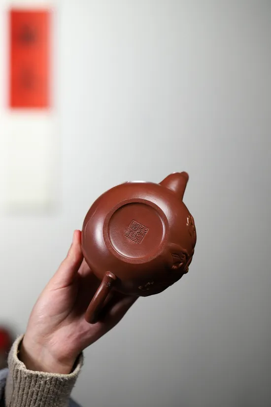 Handcrafted Yixing Zisha Teapot - Artistic Purple Clay Teapot 4