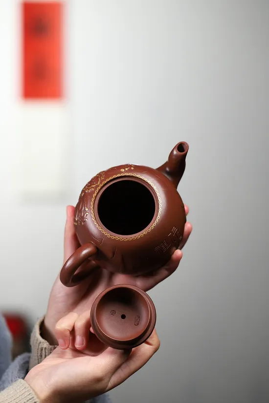 Handcrafted Yixing Zisha Teapot - Artistic Purple Clay Teapot 6