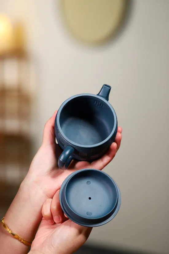 Premium Yixing Teapot | Yang Junbao Handcrafted Zisha Artistry 1