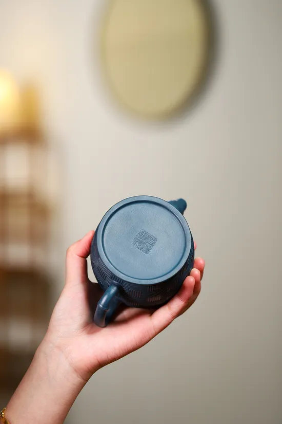 Premium Yixing Teapot | Yang Junbao Handcrafted Zisha Artistry 3