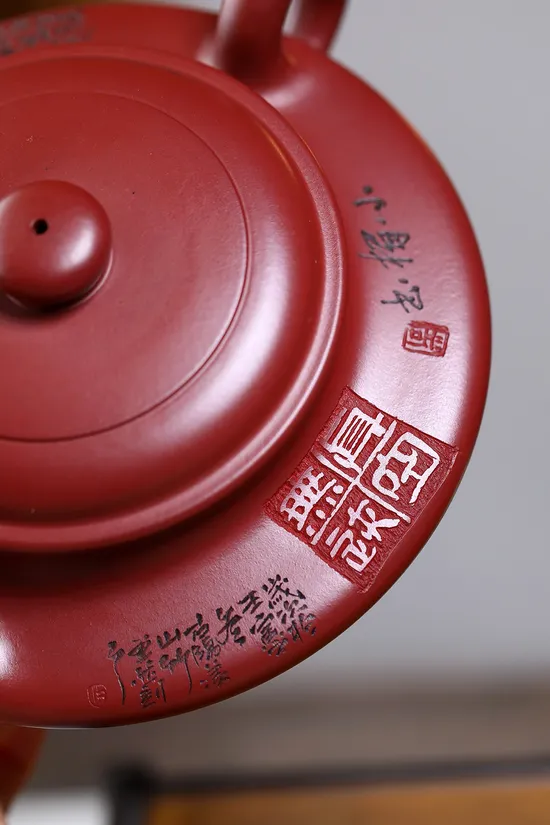 Master-Crafted Zisha Teapot – Dragon Blood Clay, Collectible Artistry 3