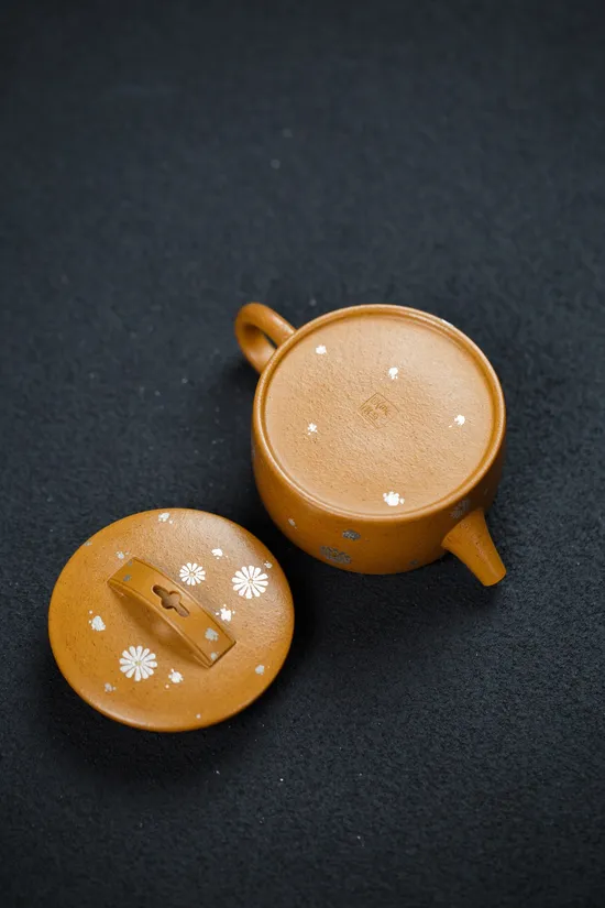 Zisha Teapots: premium gold duanní clay | hand-engraved silver 5