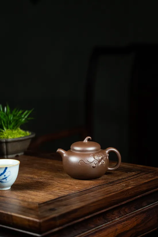 Yixing Zisha Teapot - Li Hesheng Handcrafted Purple Clay Artistry 1