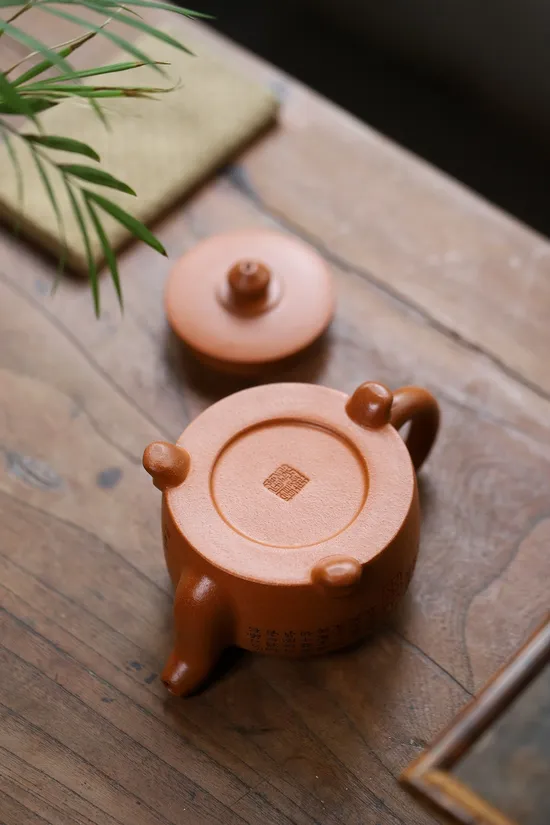 Zisha Teapots: crab yellow duan clay | hand-carved inscriptions 2