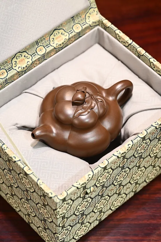 Yixing Zisha Teapot - Premium Handcrafted Purple Clay Artistry 1