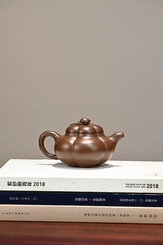 Yixing Zisha Teapot - Premium Handcrafted Purple Clay Artistry 2