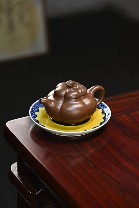 Yixing Zisha Teapot - Premium Handcrafted Purple Clay Artistry 3
