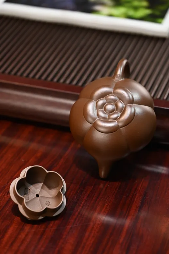 Yixing Zisha Teapot - Premium Handcrafted Purple Clay Artistry 4