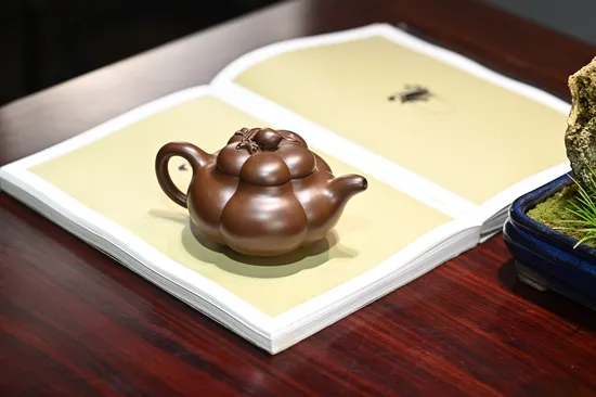 Yixing Zisha Teapot - Premium Handcrafted Purple Clay Artistry 6