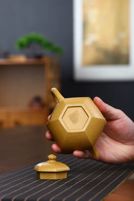 Yixing Zisha Teapot - Handcrafted Collectible Clay Teapot 4