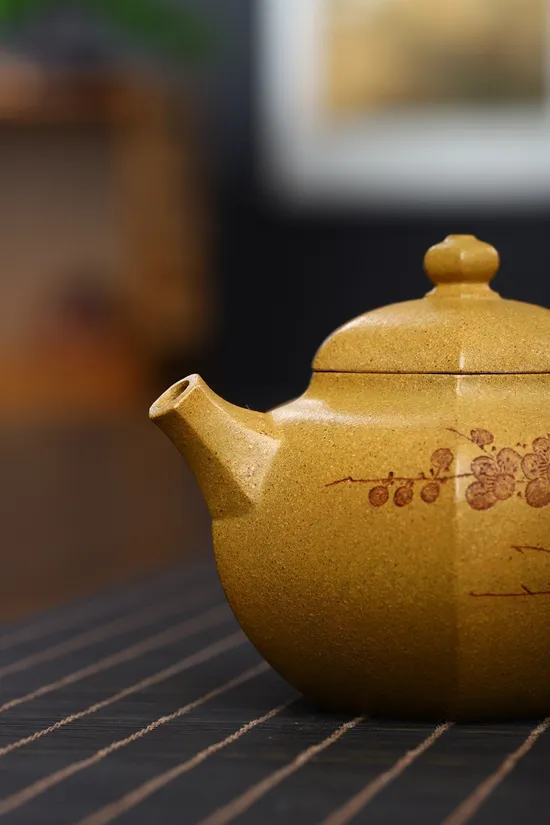 Yixing Zisha Teapot - Handcrafted Collectible Clay Teapot 6