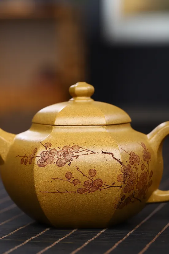 Yixing Zisha Teapot - Handcrafted Collectible Clay Teapot 7