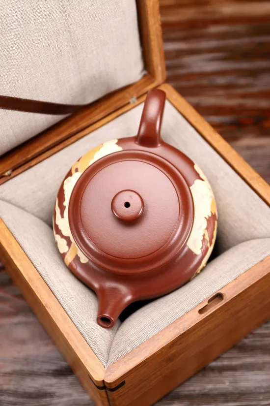 Premium Handcrafted Yixing Zisha Teapot by Hui Haiqin | 4500 CNY Artisan Craft 3