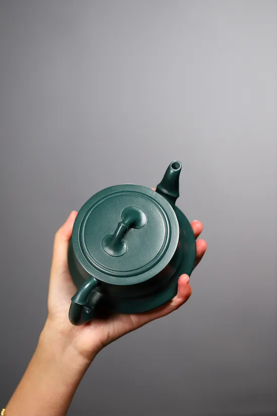 Premium Yixing Clay Teapot: Handcrafted Artisan Collectible – 2400 CNY 2
