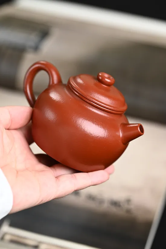 Premium Yixing Zisha Clay Teapot - Handcrafted Artisan Teapot 4
