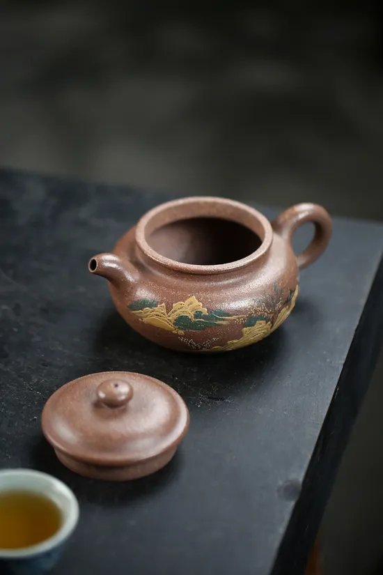 Premium Handcrafted Yixing Clay Teapot - Classic Design & Authentic Craftsmanship 1