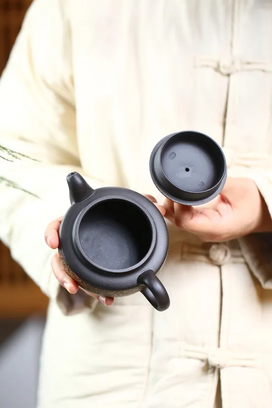 Zisha Teapots: Rui Shou Zhou Pan | 1440 CNY 1