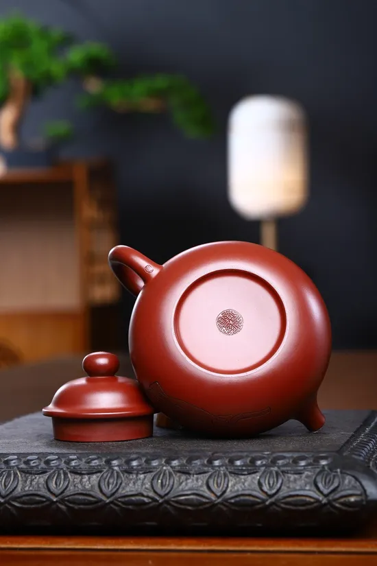 Collectible Master-Crafted Yixing Zisha Teapot – Premium Dragon Blood Clay 4