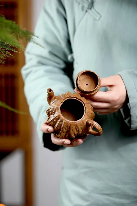 Yixing Zisha Teapot | Handcrafted Golden Bell Artisan Teapot 250cc 3