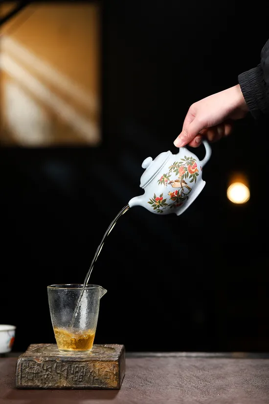 Handcrafted Yixing Zisha Teapot | Master Yang Junbao Artistry 2