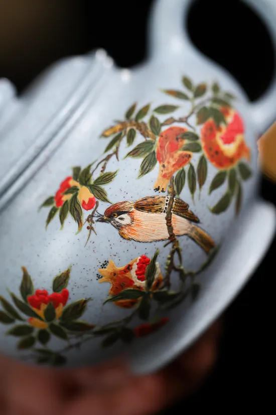 Handcrafted Yixing Zisha Teapot | Master Yang Junbao Artistry 3