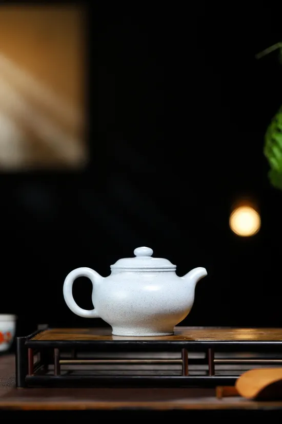 Handcrafted Yixing Zisha Teapot | Master Yang Junbao Artistry 7
