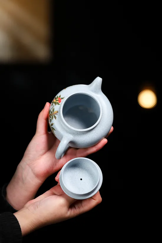 Handcrafted Yixing Zisha Teapot | Master Yang Junbao Artistry 8