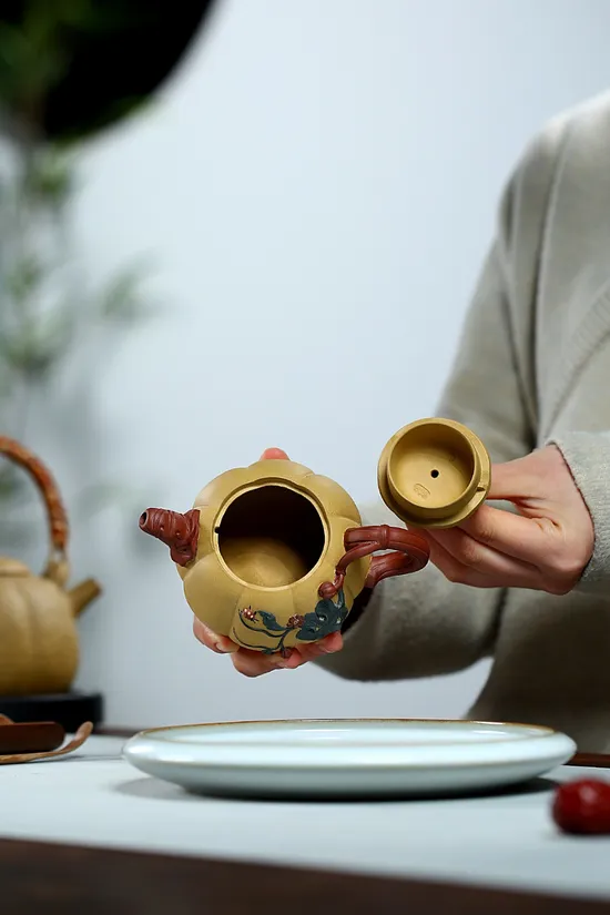 Yixing Zisha Teapot: Handcrafted Pumpkin Design, 260cc | CNY1440 3