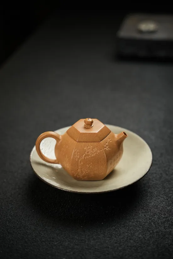 Premium Yixing Clay Teapot - Golden Duanni Craftsmanship & Elegant Design 4
