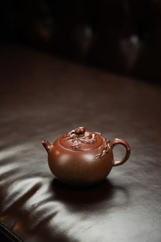 Premium Yixing Zisha Teapot - Golden Clay, Handcrafted & Collectible 1