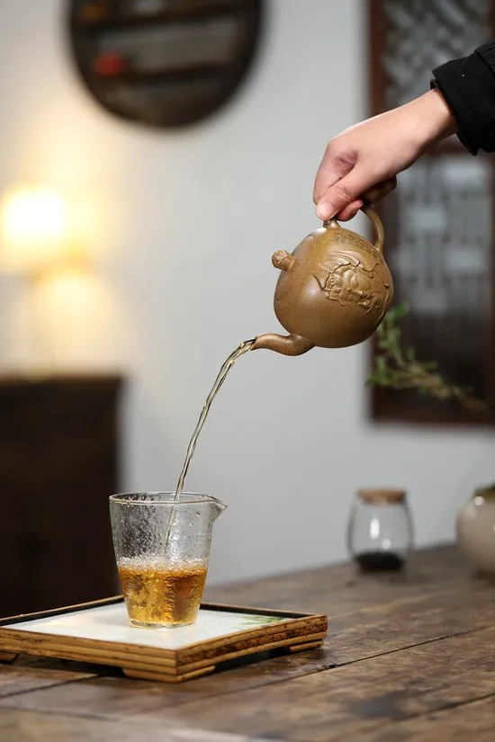 Yixing Zisha Teapot | Collector's Masterpiece | Artisan Crafted 3