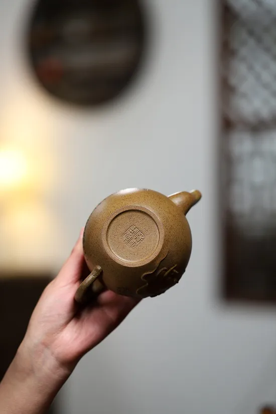 Yixing Zisha Teapot | Collector's Masterpiece | Artisan Crafted 7