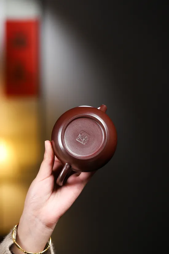Premium Yixing Teapot | Golden Dragon Blood Clay Craftsmanship 1