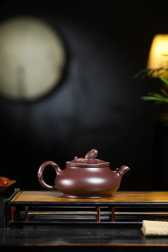 Premium Yixing Purple Clay Teapot – Handcrafted Artisan Teapot 4