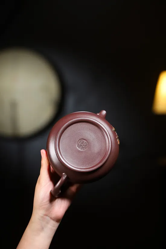 Premium Yixing Purple Clay Teapot – Handcrafted Artisan Teapot 8