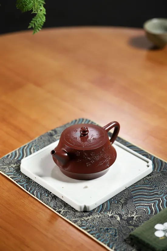 Premium Yixing Zisha Teapot | Handcrafted Clay Artistry 3