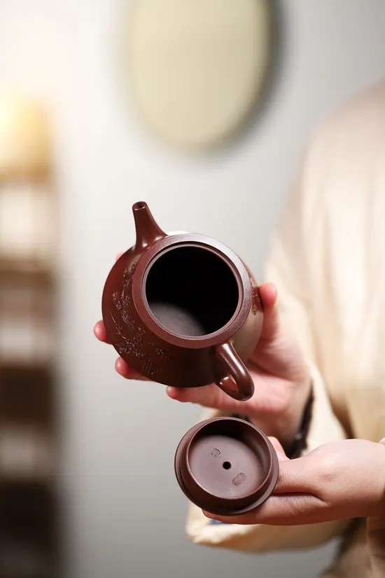Premium Yixing Zisha Teapot | Handcrafted Clay Artistry 7